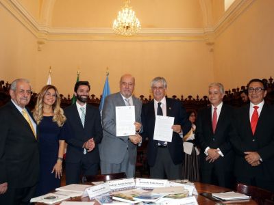  Armando Prida Huerta firma carta compromiso ExE con la ONU