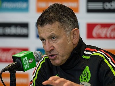 Osorio no llamó a Peralta al Tri para fomentar la competencia interna