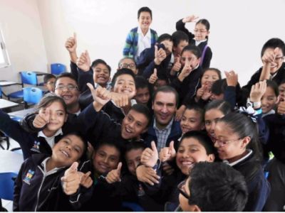Inaugura Moreno Valle rehabilitación de escuela en Cuautlancingo